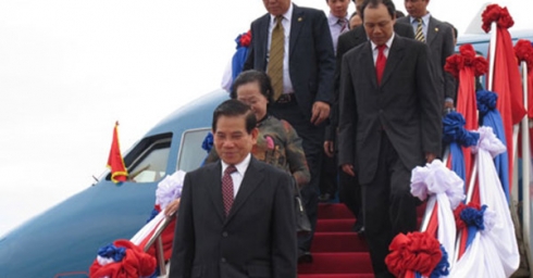 Chủ tịch nước Nguyễn Minh Triết bắt đầu chuyến thăm Lào