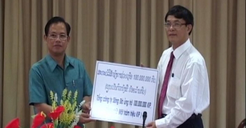 Tổng công ty Sông Đà ủng hộ nhân dân hai tỉnh A-tô-pư và Sê-kông của Lào