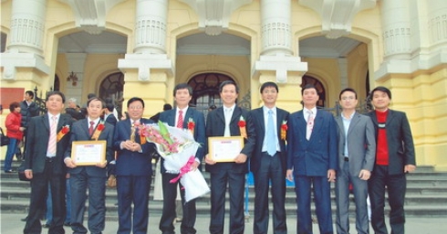  Công ty Cổ phần Điện Việt - Lào đón nhận giải thưởng cao quý nhân dịp đầu xuân Kỷ Sửu