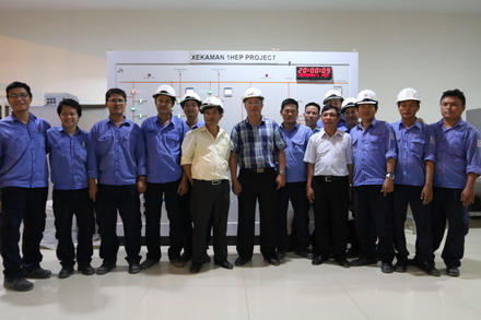 Mr. Le Van Ton poses with EVN experts